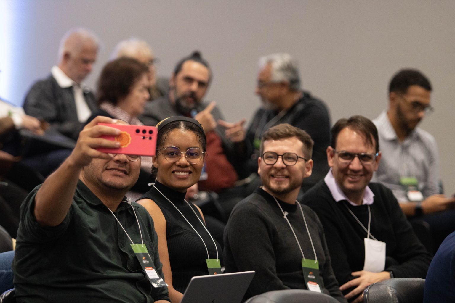 Participantes reunidos durante uma sessão do Congresso Abrapcorp